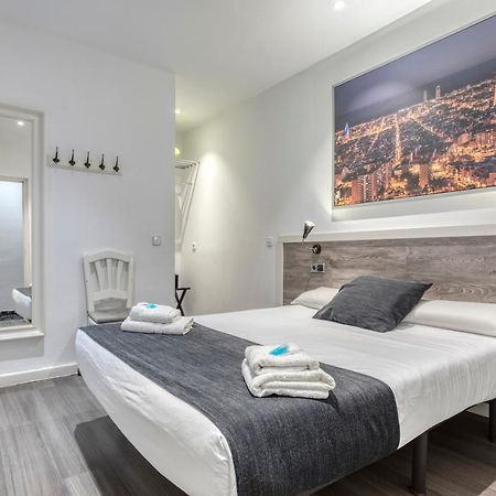 Hostal Bedmates Барселона Екстериор снимка