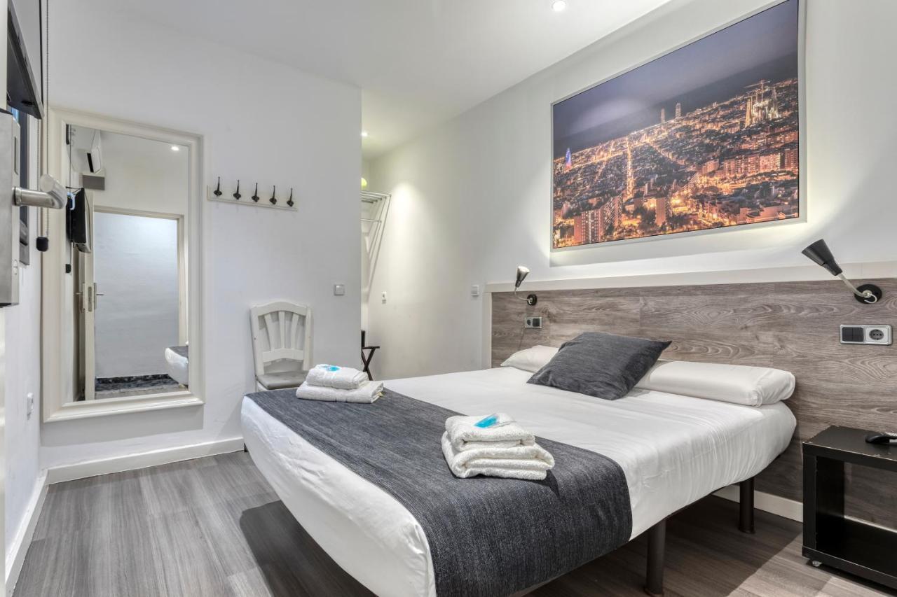 Hostal Bedmates Барселона Екстериор снимка