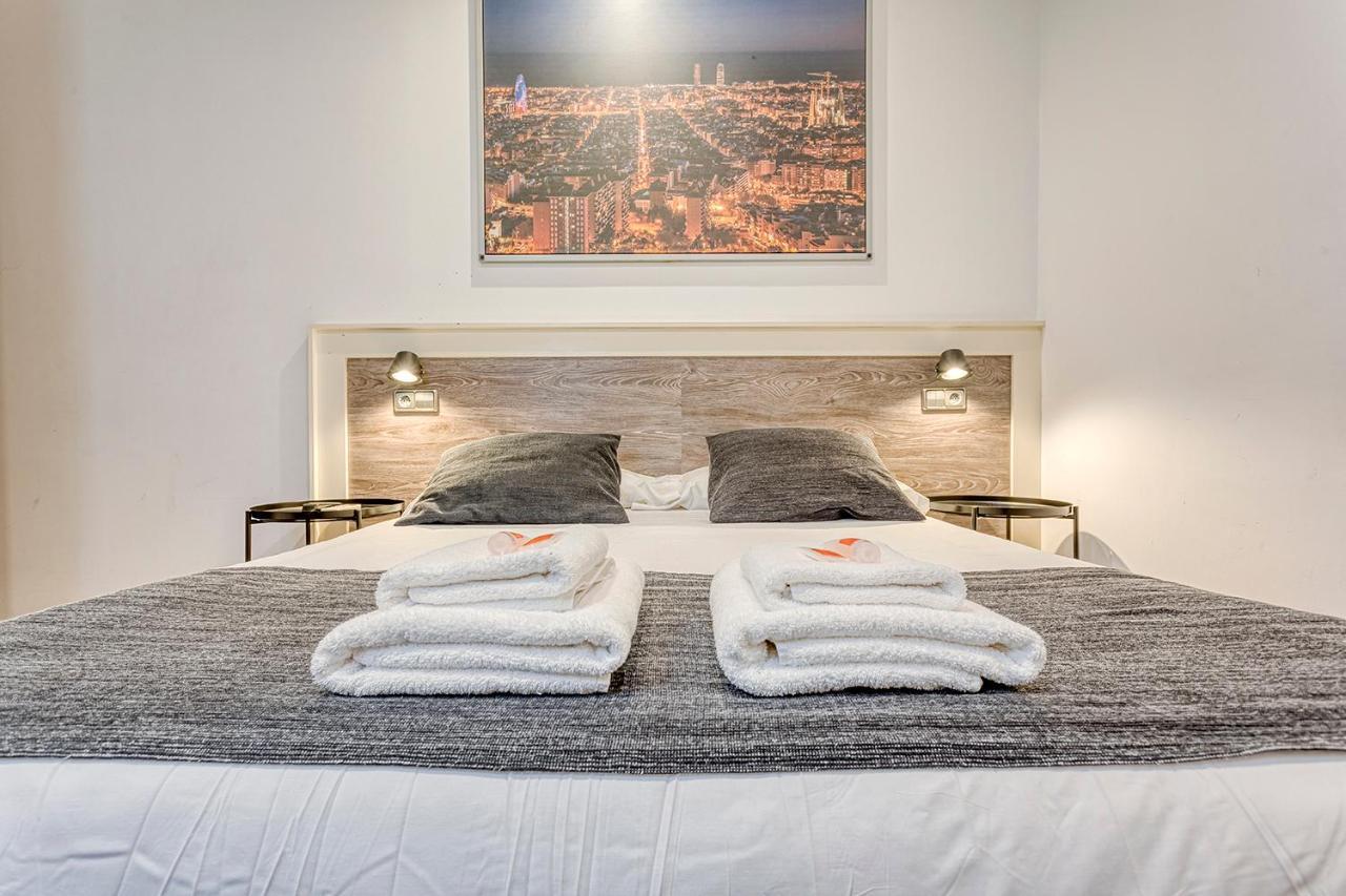 Hostal Bedmates Барселона Екстериор снимка