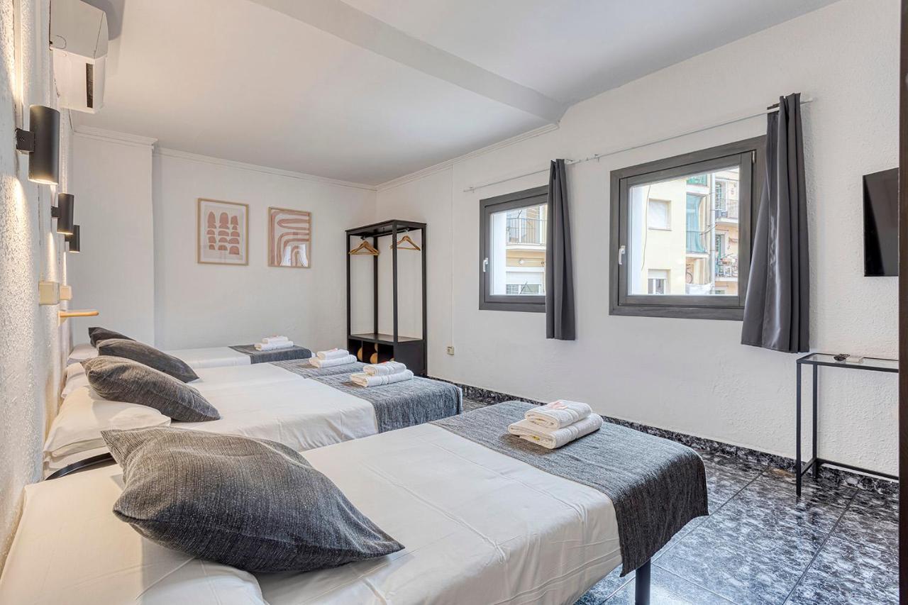 Hostal Bedmates Барселона Екстериор снимка
