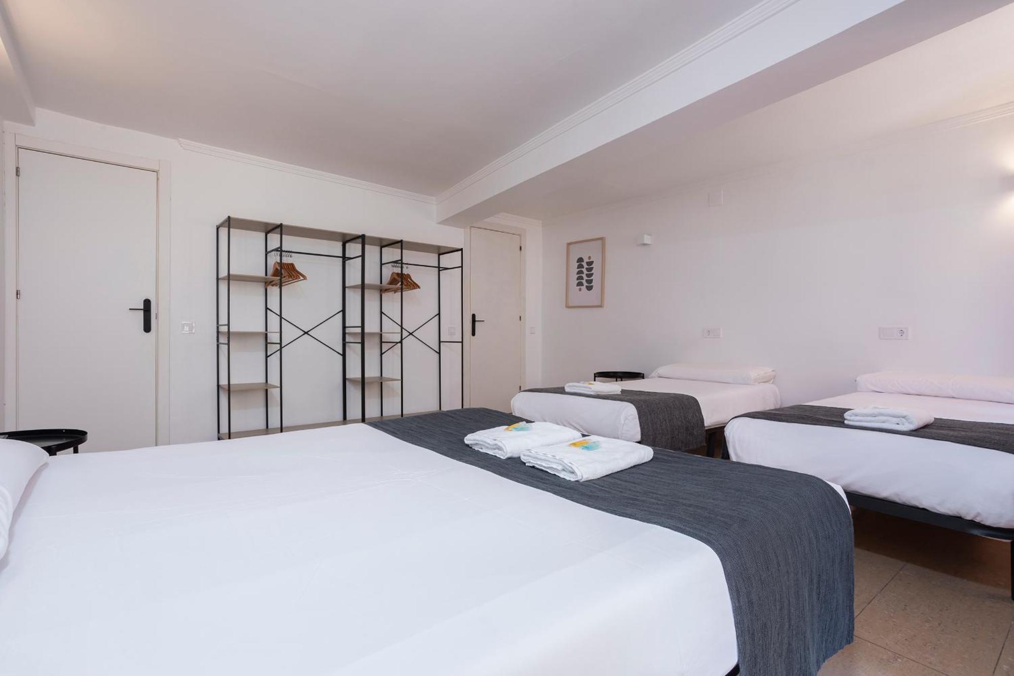 Hostal Bedmates Барселона Екстериор снимка
