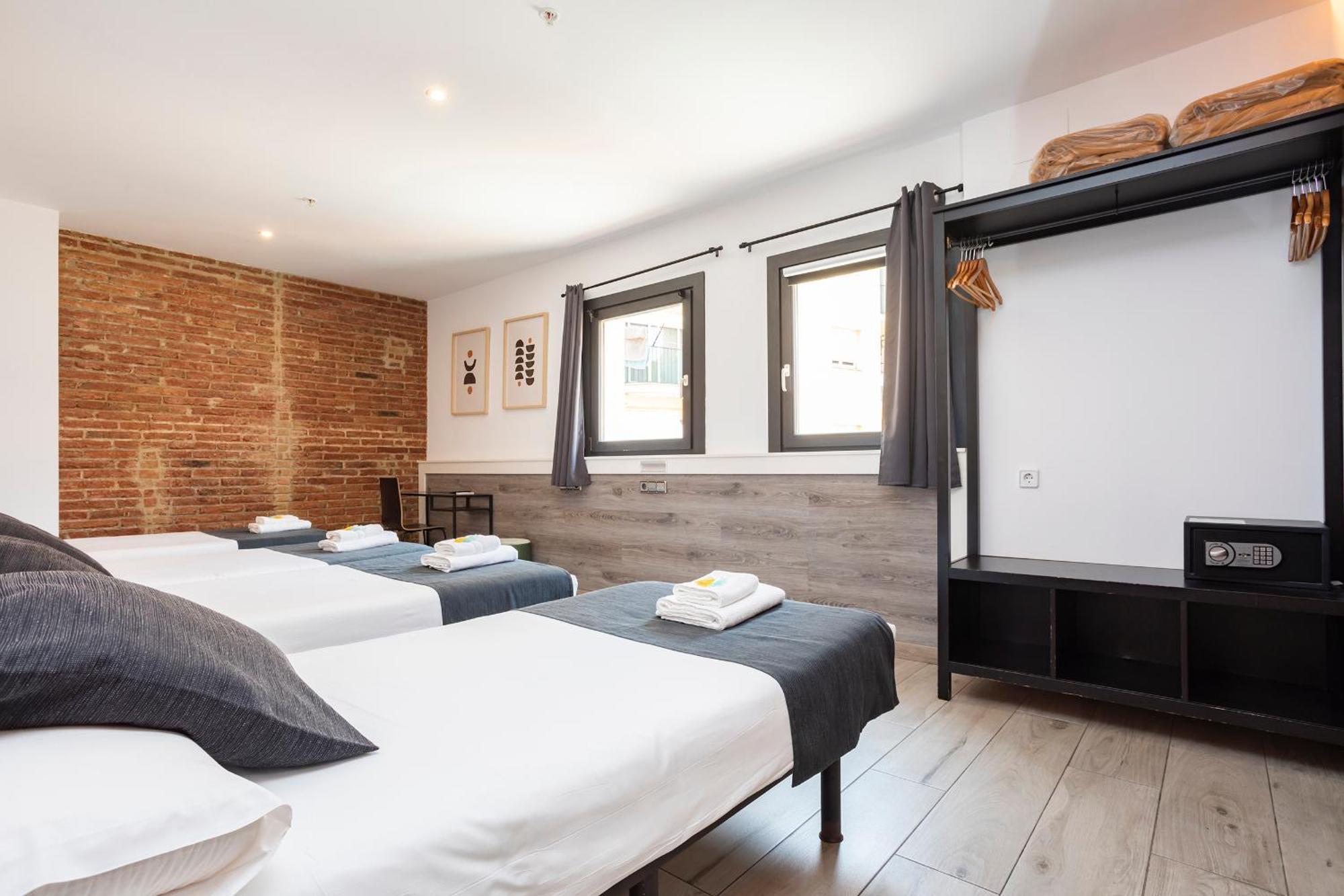 Hostal Bedmates Барселона Екстериор снимка