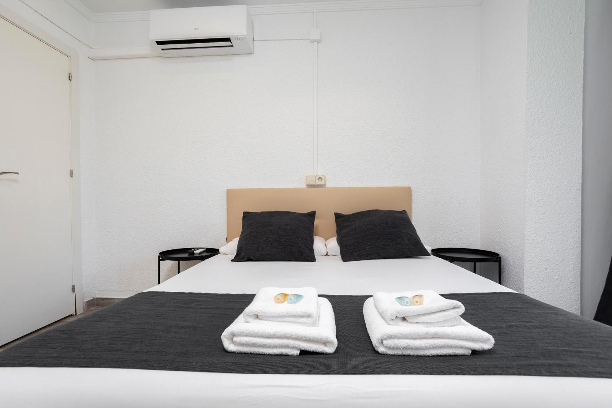 Hostal Bedmates Барселона Екстериор снимка