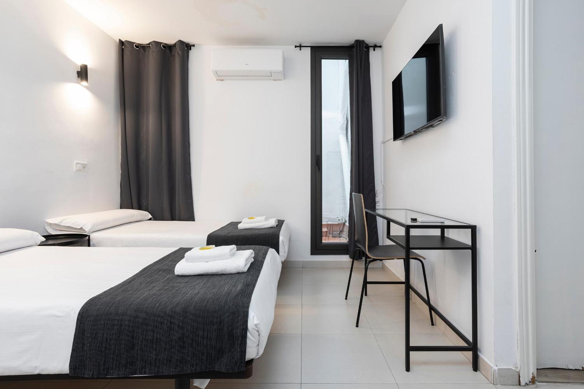 Hostal Bedmates Барселона Екстериор снимка
